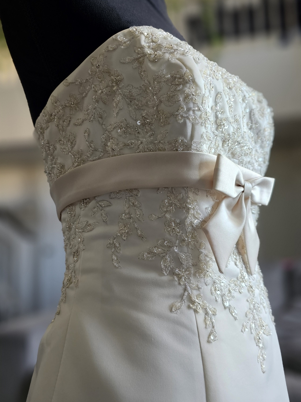 DAVID'S BRIDAL COLLECTION lace wedding dress with beaded metallic lace, size 6